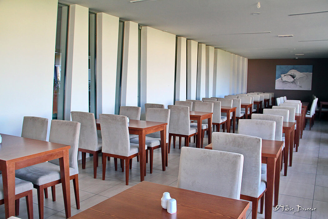 Hotel Creta Verano - stoły i krzesła