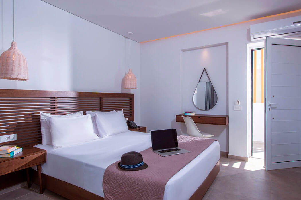 Meropi Hotel Apartments - przykładowy pokój superior double private pool