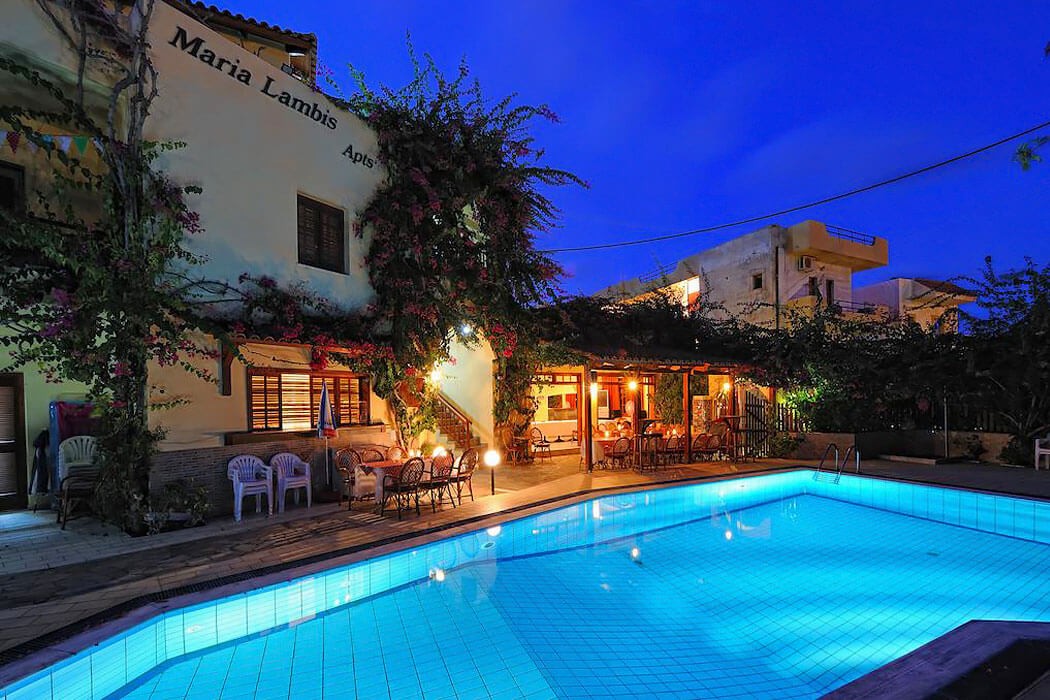 Maria Lambis Hotel - podświetlony basen