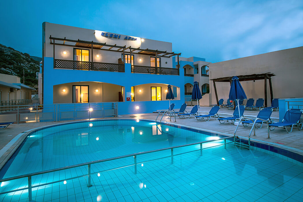 Eleni Beach Hotel - podświetlony basen