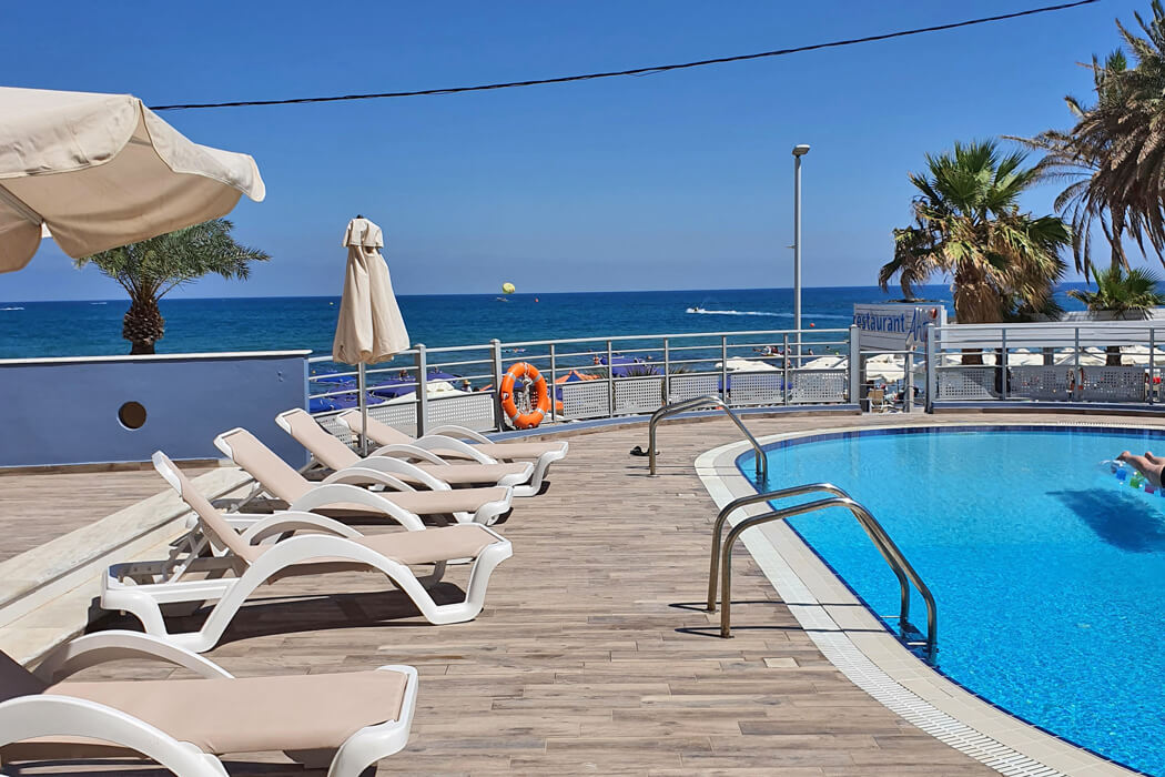 Eleni Beach Hotel - relaks przy basenie