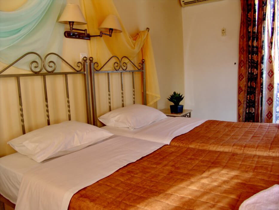 Irida Hotel - łóżko dla dwóch osób