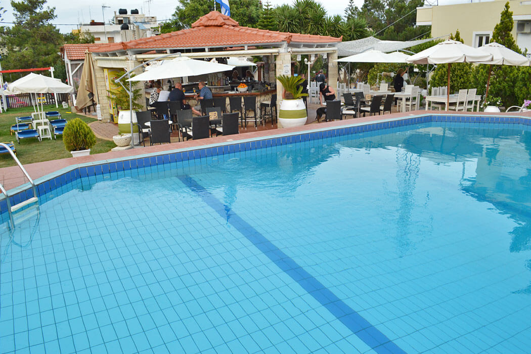Hotel Nikos Apartments - zbliżenie na basen