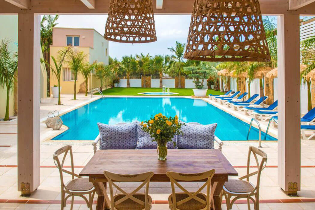 Hotel Danaides Apartments - relaks przy basenie