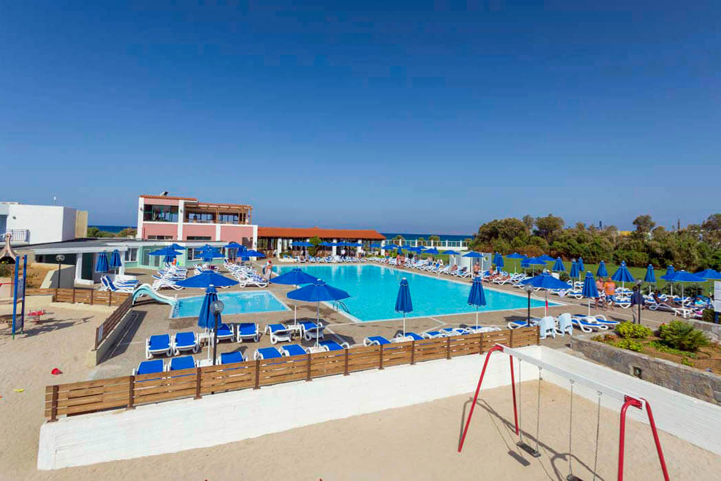Hotel Dessole Dolphin Bay - widok na baseny