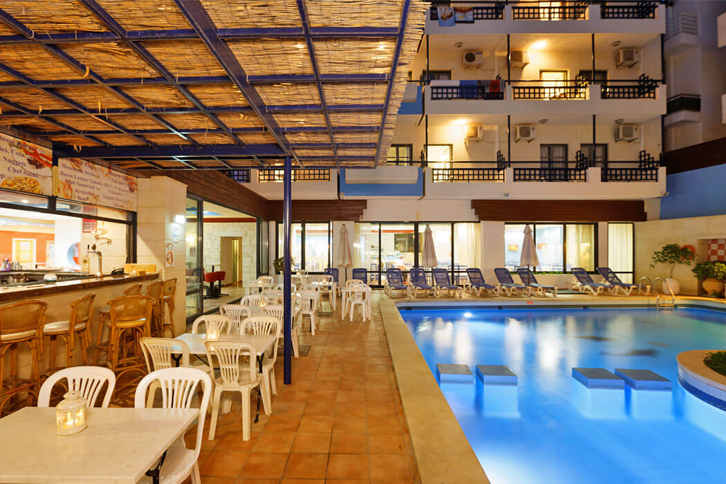 Hotel Agrabella - bar przy basenie