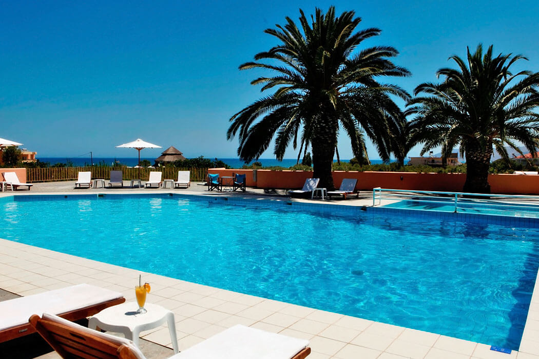 Fereniki Hotel - relaks przy basenie