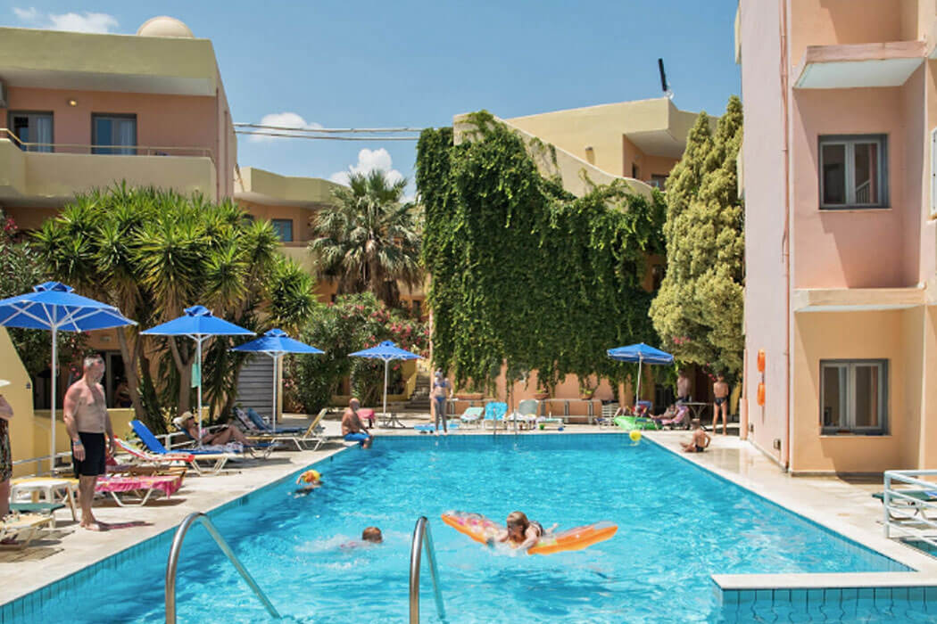 Fereniki Hotel - w basenie