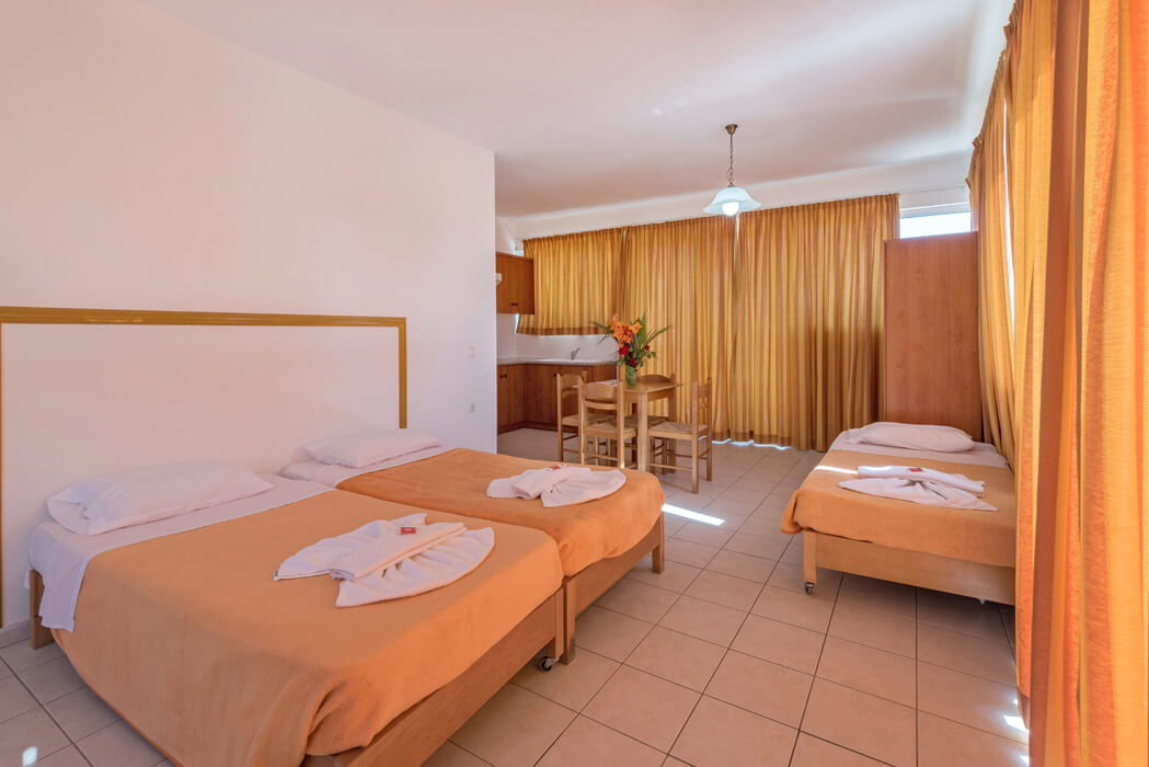 Hotel Kavros Beach - pokój dla trzech osób