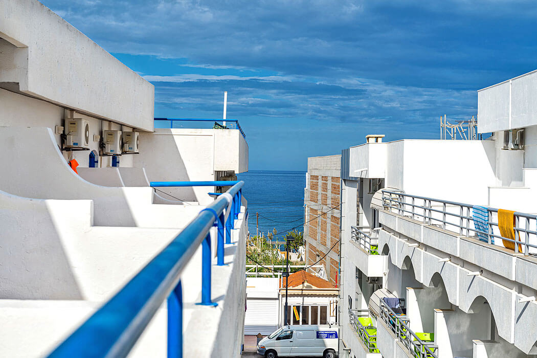 Iro Hotel - widok na morze z balkonu