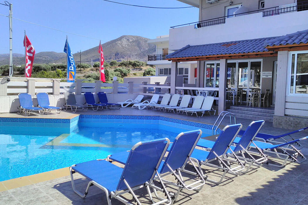 Hotel Simple Hersonissos Sun - leżaki przy basenie