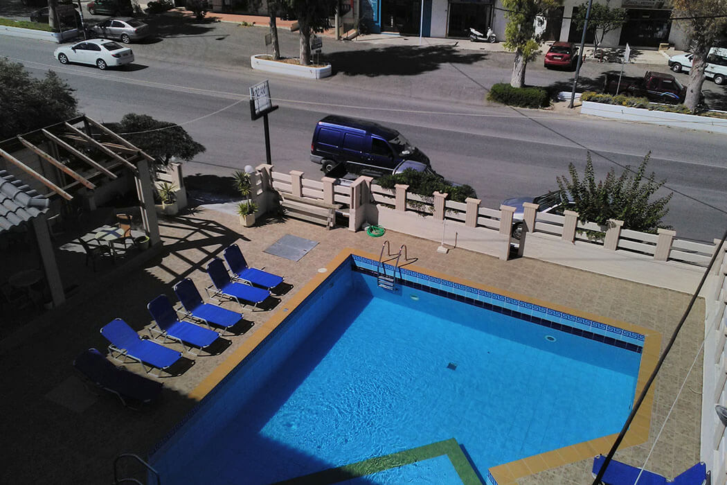 Hotel Simple Hersonissos Sun - widok na basen z góry