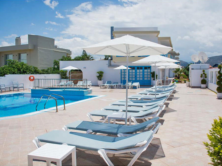 Hotel Kasapakis - leżaki przy basenie