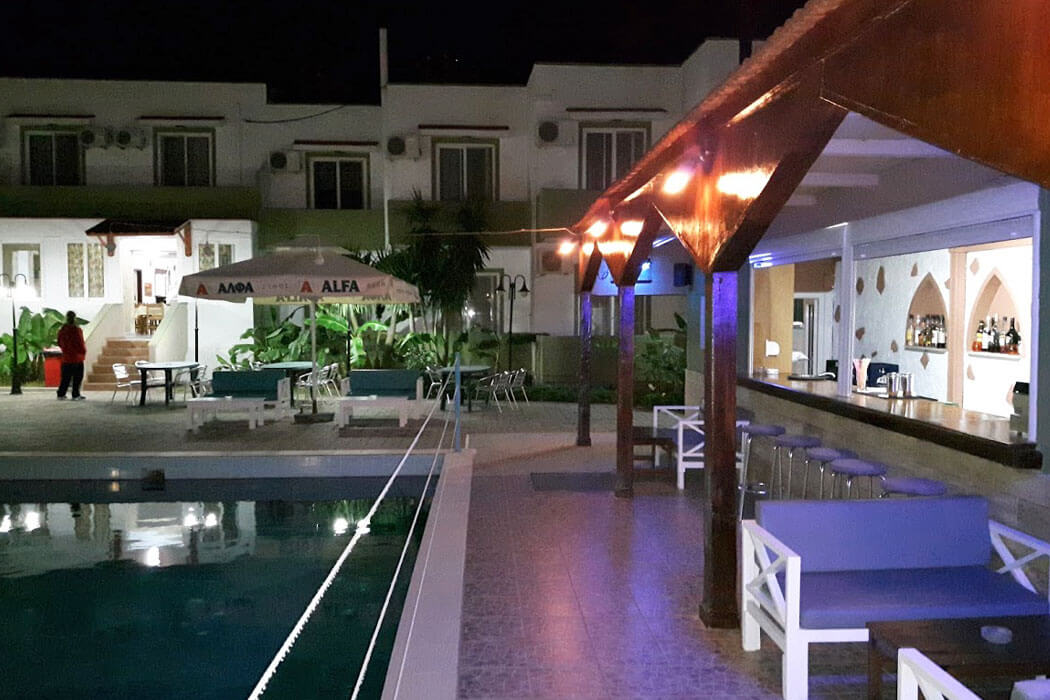 Hotel Tsambika Sun - hotel nocą