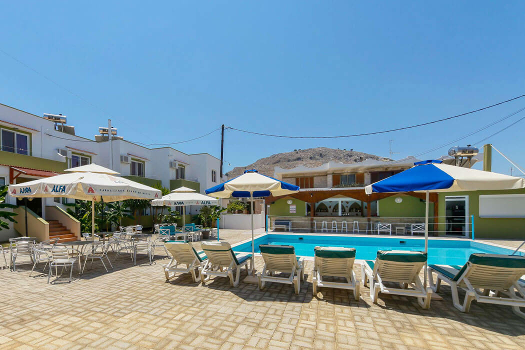 Hotel Tsambika Sun - teren przy basenie