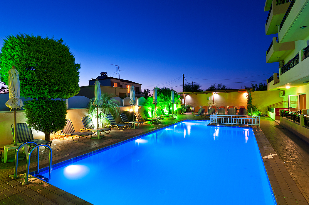 Alea Hotel Rodos - podświetlony basen