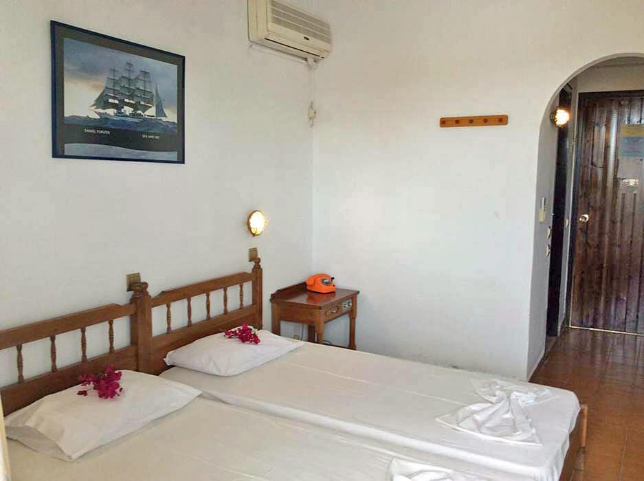 Panorama Hotel Gennadi - pokój z dwoma łóżkami