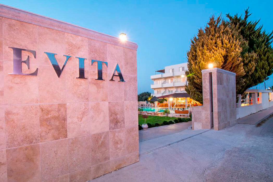 Hotel Evita Studios - wejście do hotelu