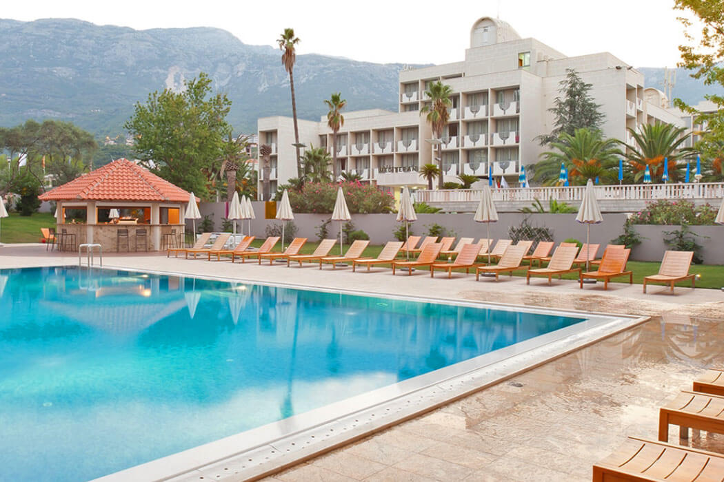 Hotel Tara (ex.tara Sentido) - leżaki przy basenie