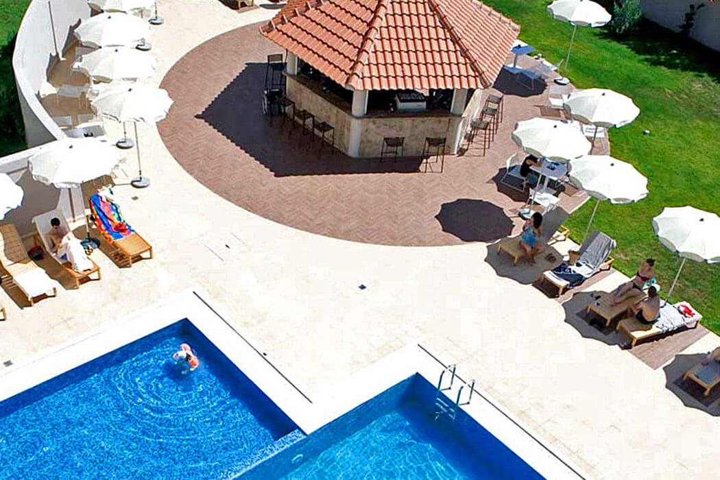 Hotel Tara (ex.tara Sentido) - widok z góry na teren przy basenie