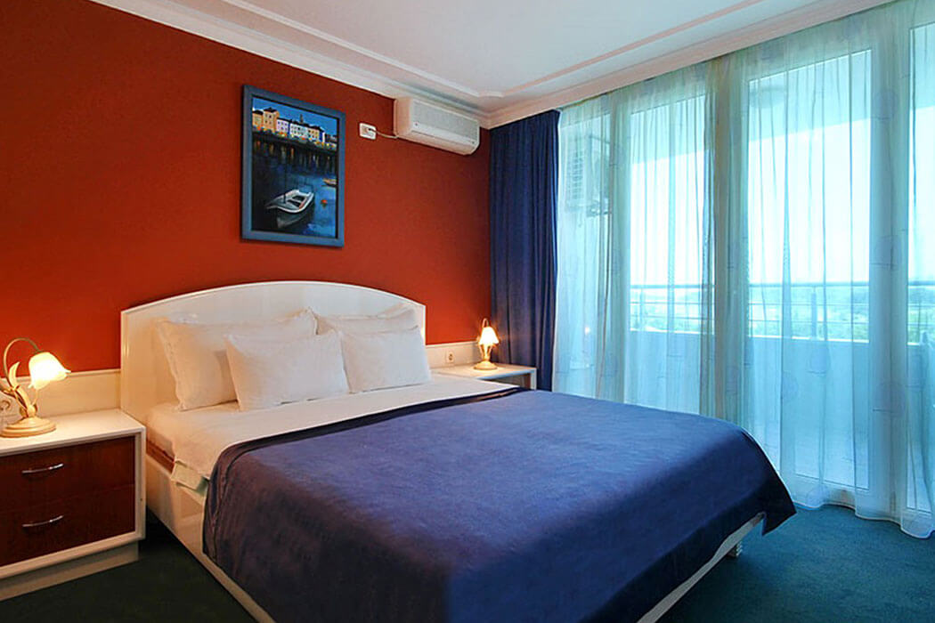 Hotel Bella Vista - pokój z łóżkiem małżeńskim