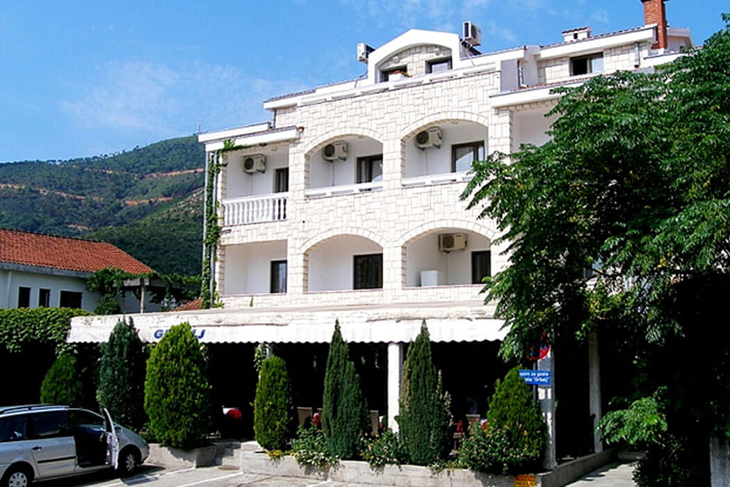 Hotel Grbalj - budynek z zewnątrz