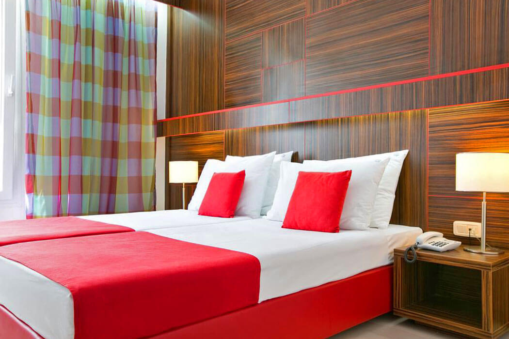 Hotel Slovenska Plaza 3 - łóżko małżeńskie w pokoju double