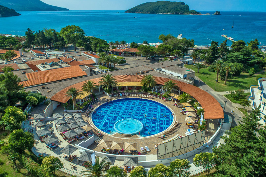 Hotel Slovenska Plaza 3 - widok z góry na basen i na morze