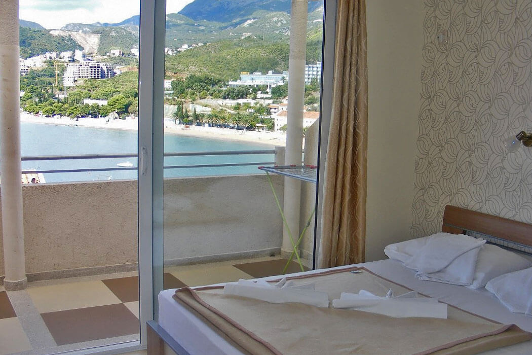 Hotel Apartments Ponta - widoki zza okna