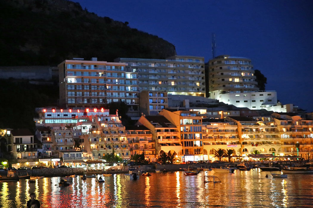 Hotel Apartments Ponta - wieczorem