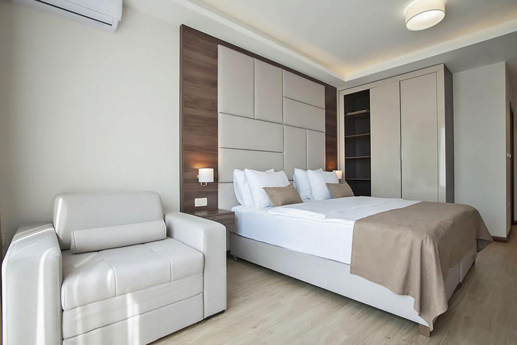 Hotel Twelve - pokój standardowy double z dodatkowym łóżkiem