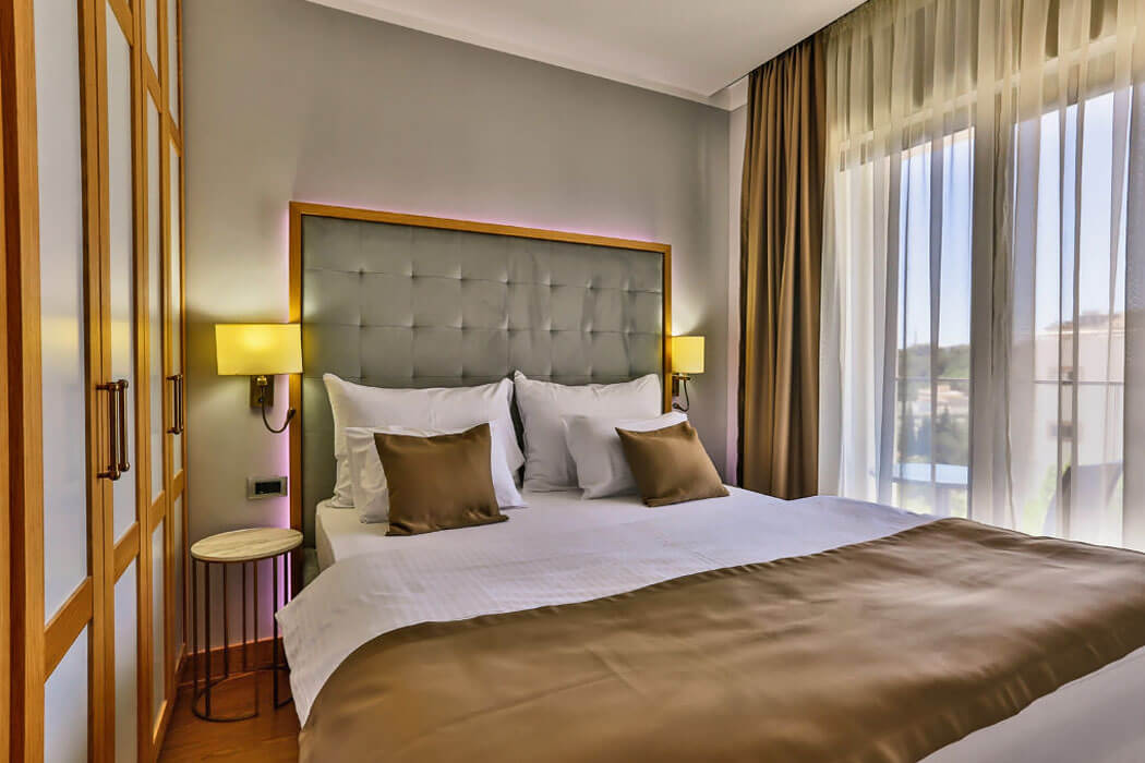 Hotel Lusso Mare - sypialnia w apartamencie