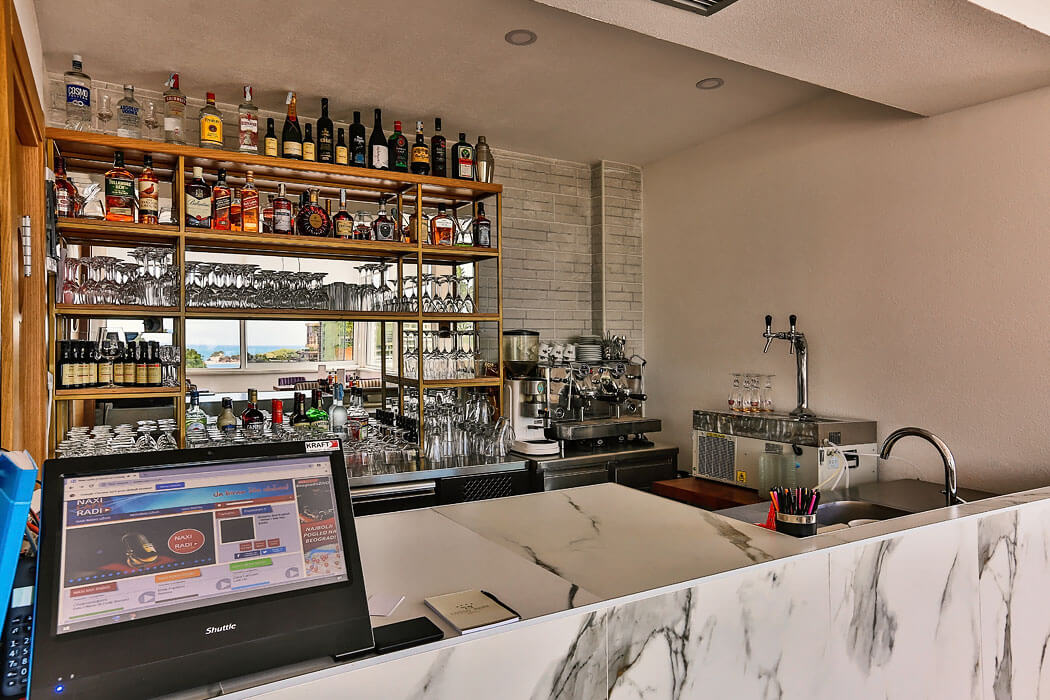 Hotel Lusso Mare - przy barze