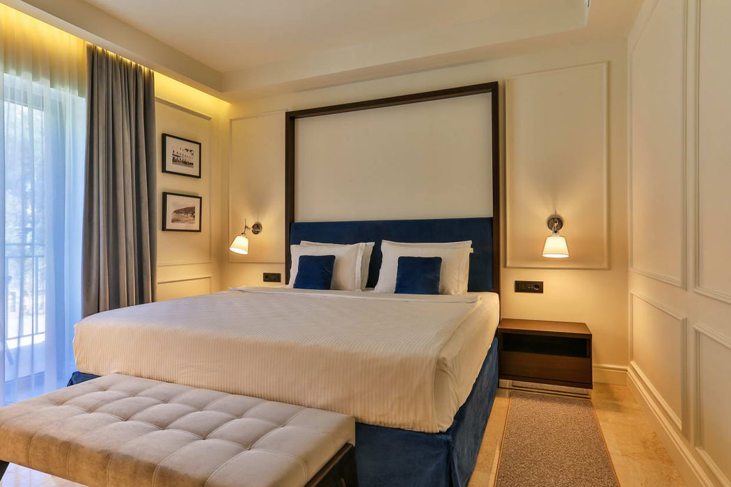 Hotel California - łóżko w pokoju double superior
